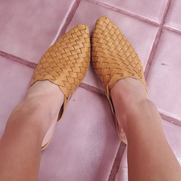 SOLD--Mihaleo Paloma Woven - Picture 8 of 10